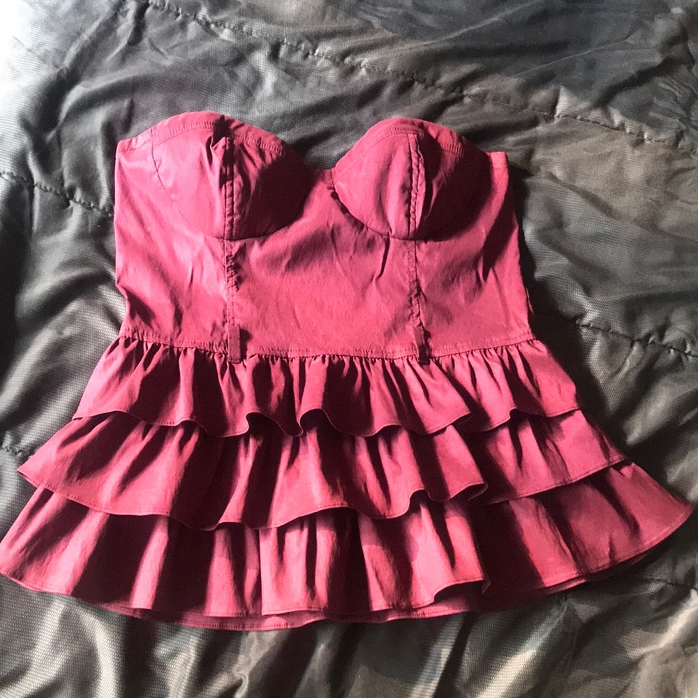 Sleeveless/strapless top